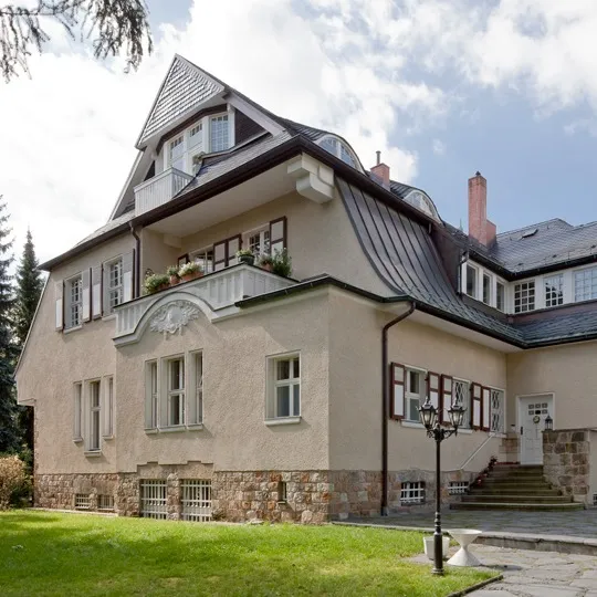 6,5-Zimmer-Wohnung in hocherrschaftlicher Villa im schönen Zehlendorf! — photo 1